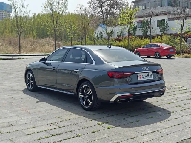 Audi A4L — Фото автомобиля 9