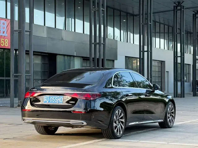 Mercedes-Benz E-Class — Фото автомобиля 5