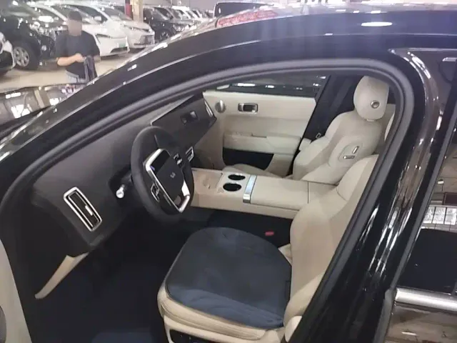 Li Auto L7 — Фото автомобиля 15