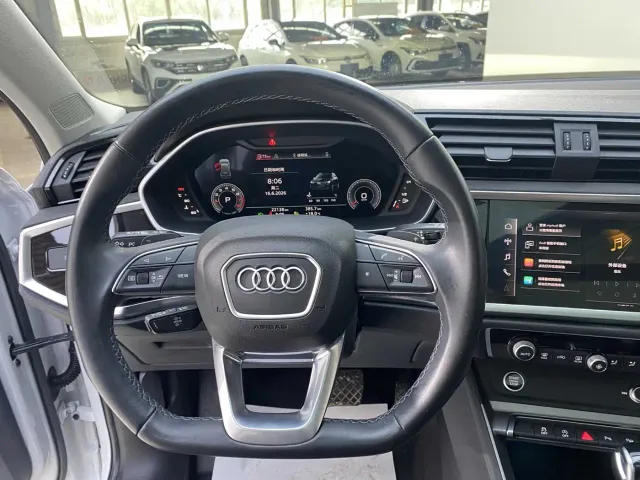 Audi Q3 — Фото автомобиля 4