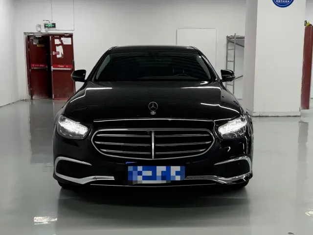 Mercedes-Benz E-Class — Фото автомобиля 4
