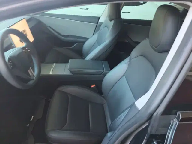 Tesla Model 3 — Фото автомобиля 14