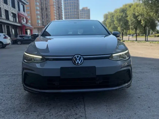 Volkswagen Golf — Фото автомобиля 2