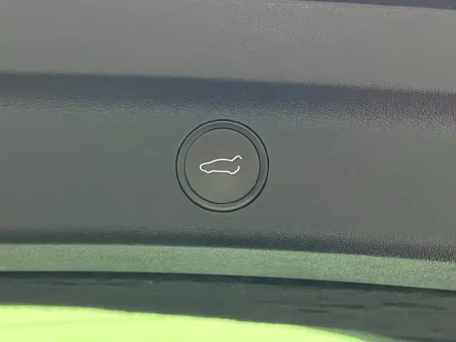 Tesla Model Y — Фото автомобиля 23
