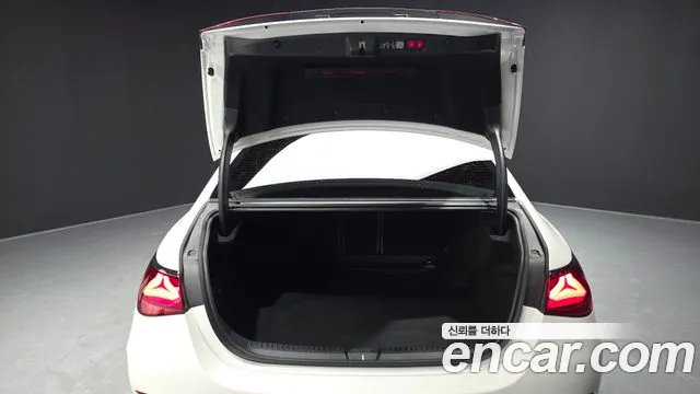 Mercedes-Benz E-Class — Фото автомобиля 17