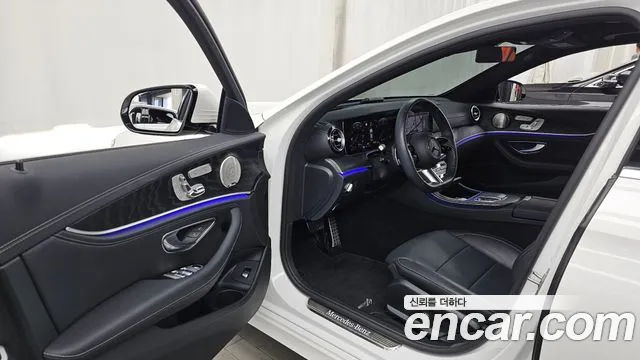 Mercedes-Benz E-Class — Фото автомобиля 9