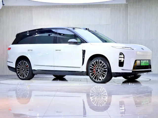 NIO NIO ES8 2025 Base Model — Фото автомобиля 3