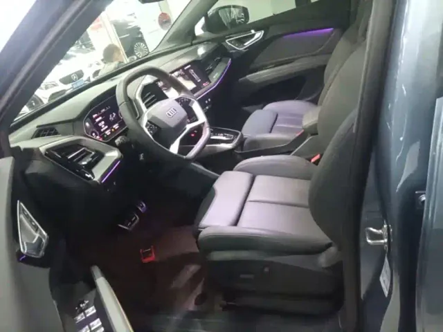 Audi Q4 e-tron — Фото автомобиля 14