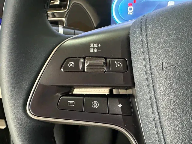 BYD Qin L — Фото автомобиля 12