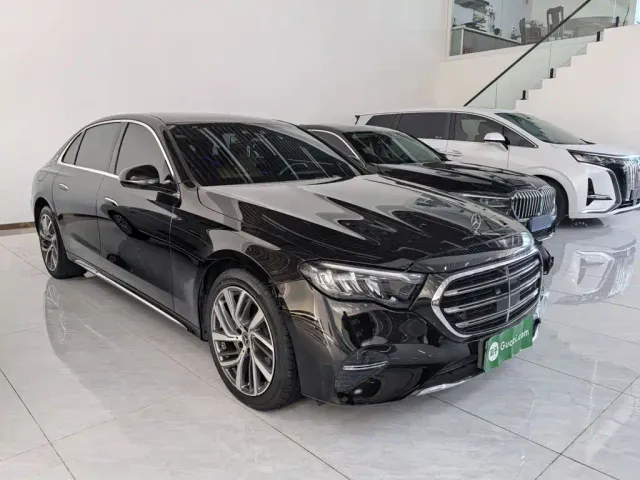 Mercedes-Benz E-Class — Фото автомобиля 3