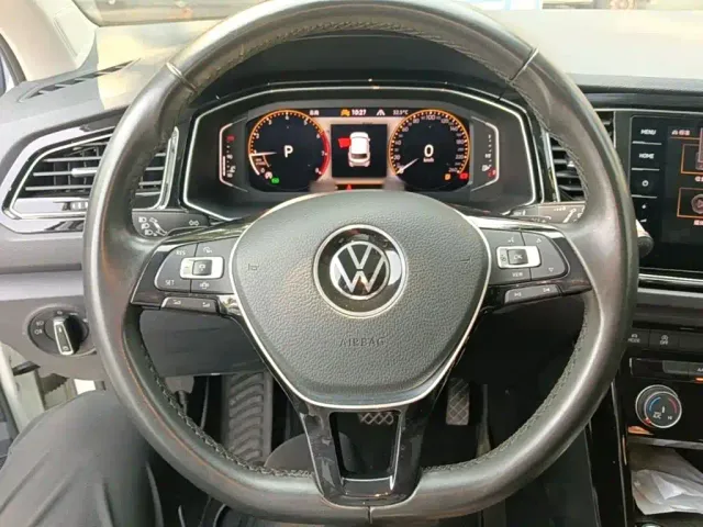 Volkswagen T-Roc — Фото автомобиля 10