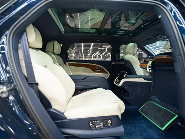 Bentley Bentayga — Фото автомобиля 12