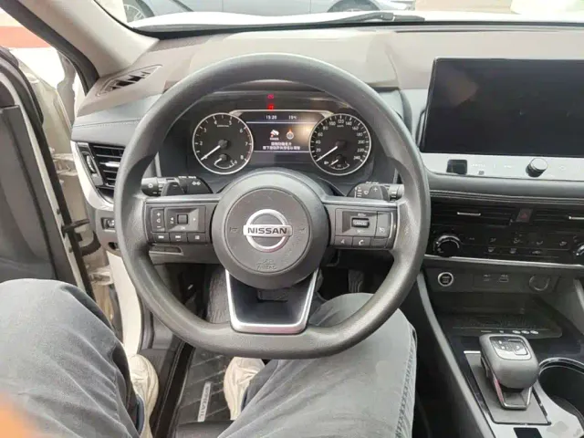 Nissan X-Trail — Фото автомобиля 10