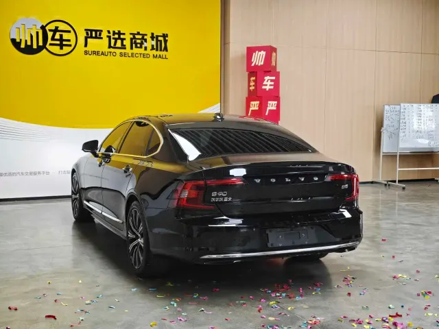Volvo S90 — Фото автомобиля 4