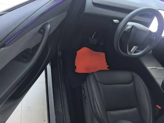 Tesla Model Y — Фото автомобиля 15
