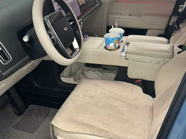 Li Auto L8 — Фото автомобиля 3