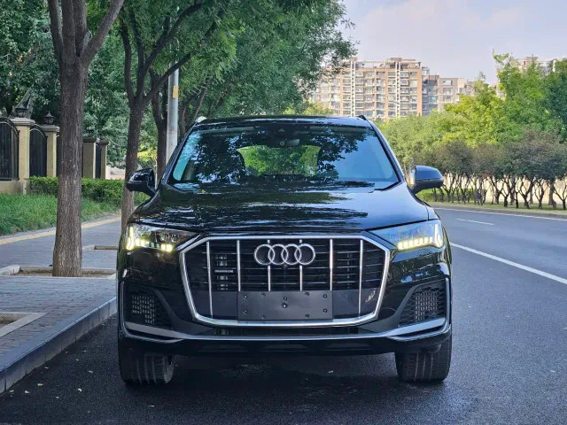 Audi Q7 — Фото автомобиля 4