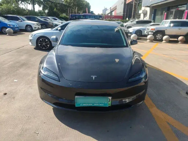Tesla Model 3 — Фото автомобиля 2