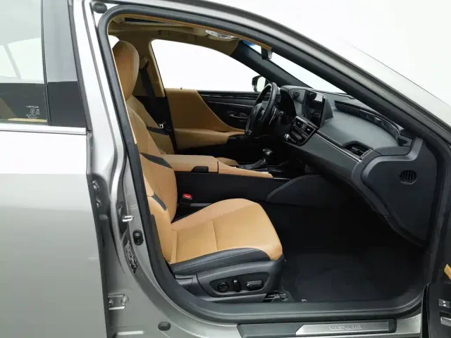 Lexus ES — Фото автомобиля 23