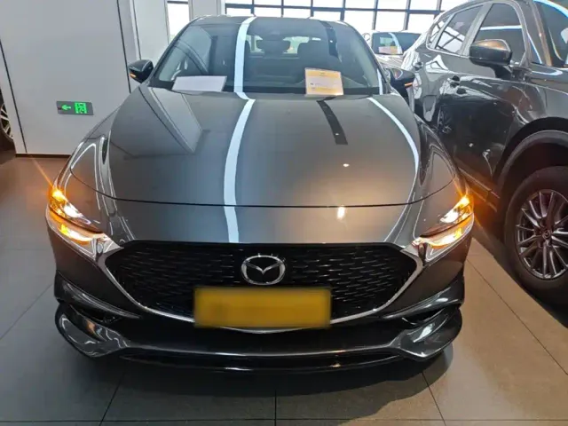 Mazda Axela — Фото автомобиля 2