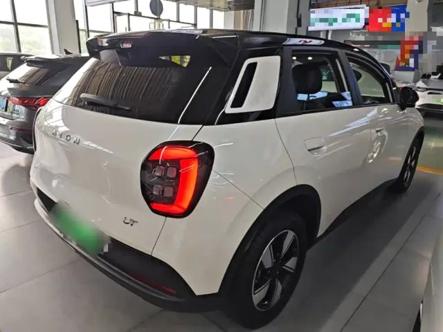 GAC Aion UT — Фото автомобиля 6