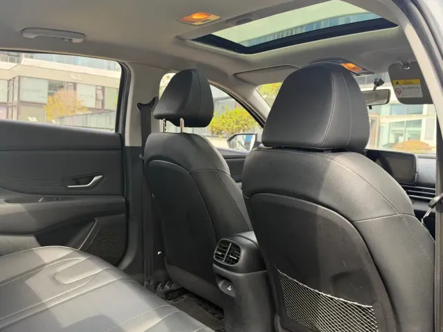 Hyundai Elantra — Фото автомобиля 14
