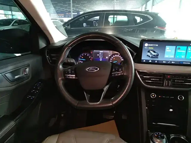 Ford Escape — Фото автомобиля 10