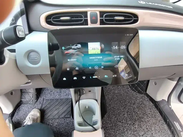 Leapmotor T03 — Фото автомобиля 12