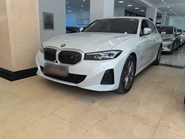 Фотография автомобиля — BMW i3