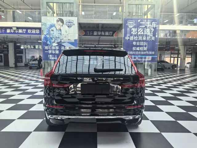 Volvo XC60 — Фото автомобиля 4