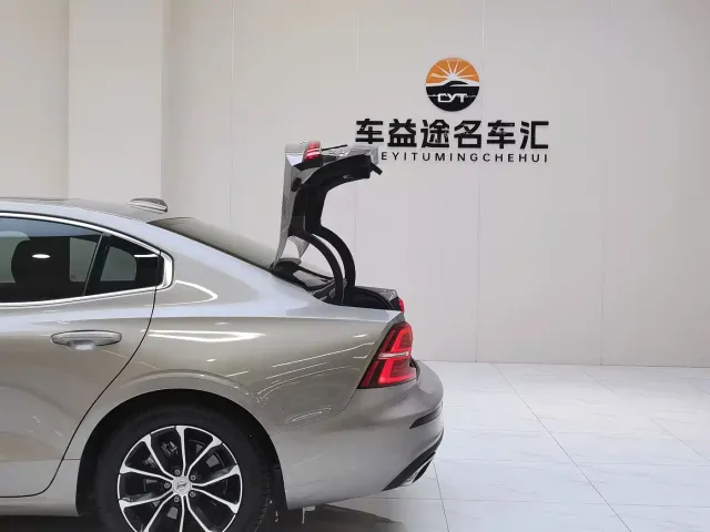Volvo Volvo S60 2022 B4 Smart Comfort Luxury Edition — Фото автомобиля 11