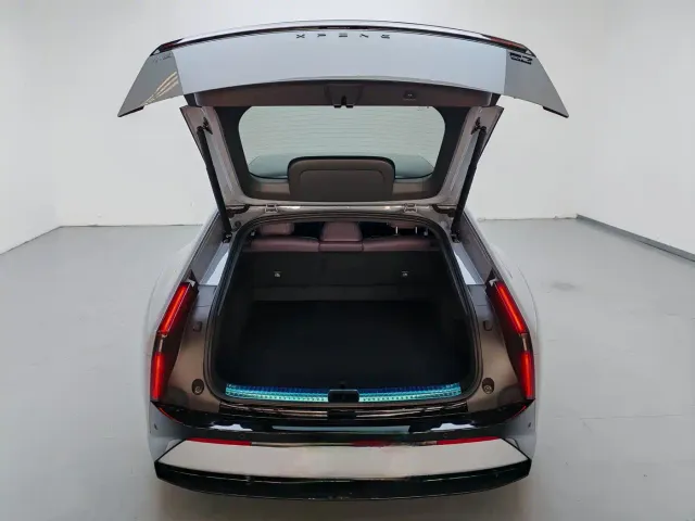 Xpeng P7 — Фото автомобиля 15