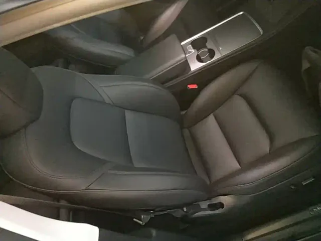 Tesla Model Y — Фото автомобиля 24