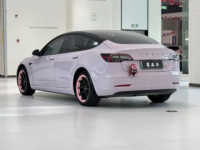 Tesla Model 3 — Фото автомобиля 7