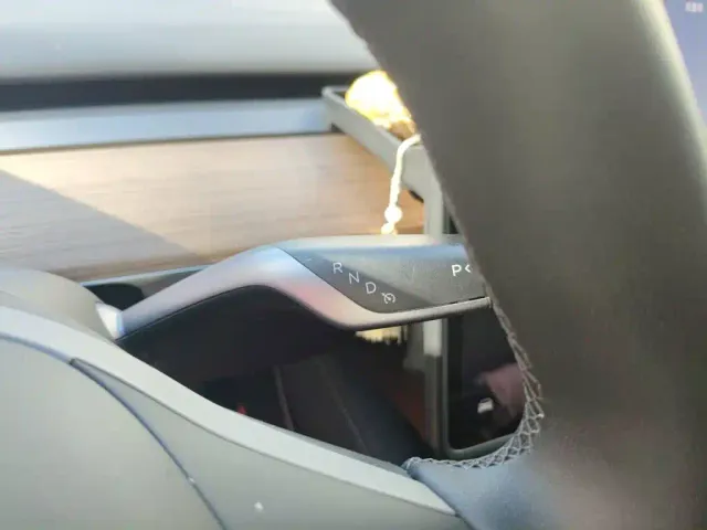 Tesla Model Y — Фото автомобиля 10