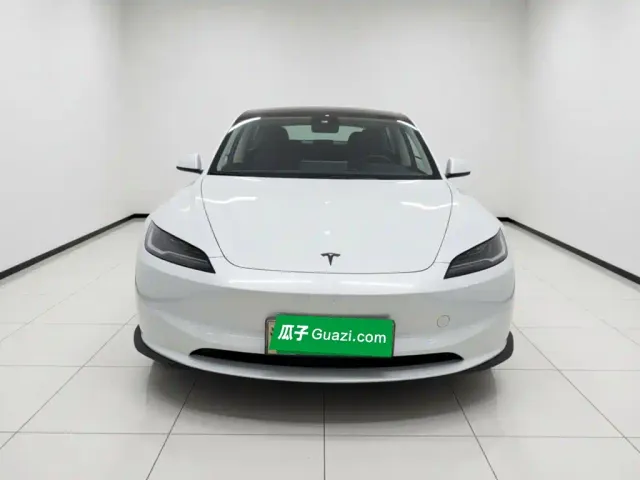 Tesla Model 3 — Фото автомобиля 2