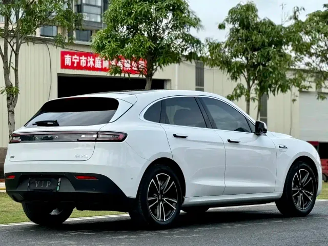 Aito M5 — Фото автомобиля 6