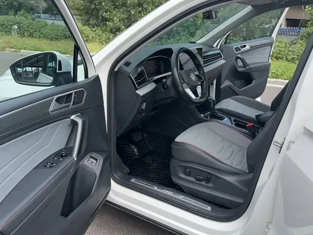 Volkswagen Tiguan L PHEV — Фото автомобиля 20
