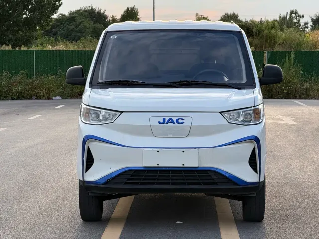 JAC Motors Blue Cat — Фото автомобиля 2