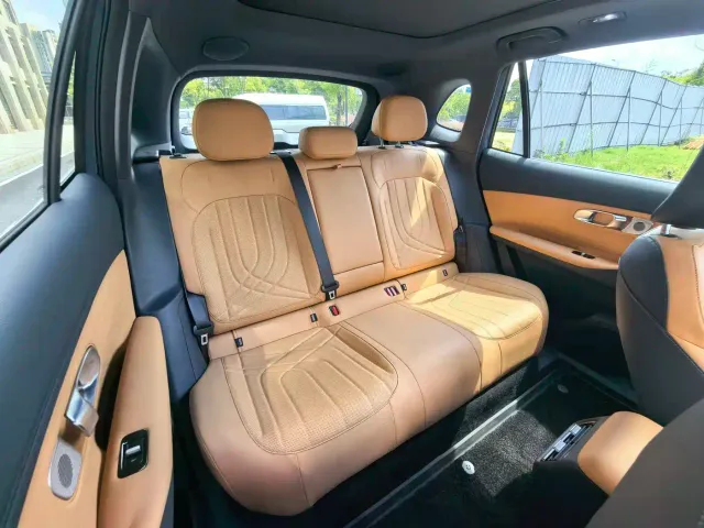 Geely Galaxy Starship 7 EM-i — Фото автомобиля 13