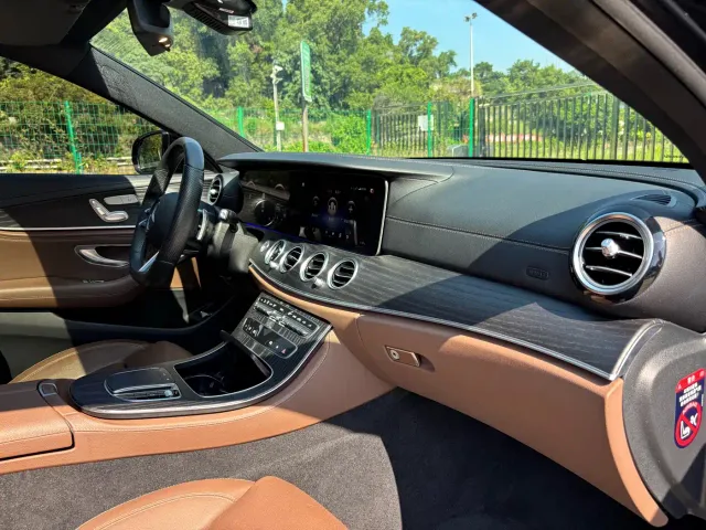 Mercedes-Benz E-Class — Фото автомобиля 13