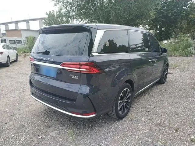Roewe iMAX8 — Фото автомобиля 6