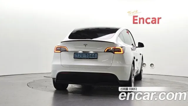Tesla Model Y — Фото автомобиля 2