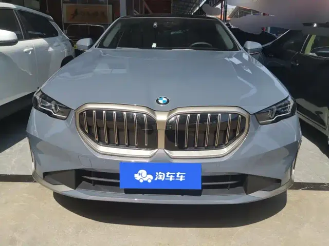 BMW 5 Series — Фото автомобиля 2