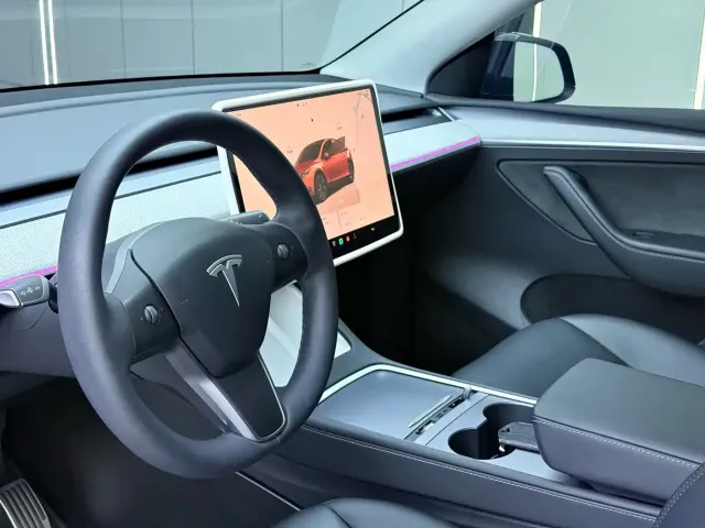 Tesla Model Y — Фото автомобиля 5