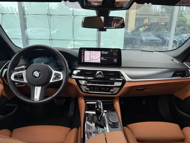 BMW 5 Series — Фото автомобиля 5