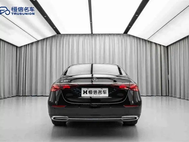 Mercedes-Benz E-Class — Фото автомобиля 6