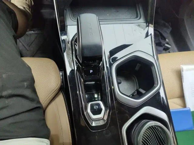 Geely Boyue L — Фото автомобиля 10