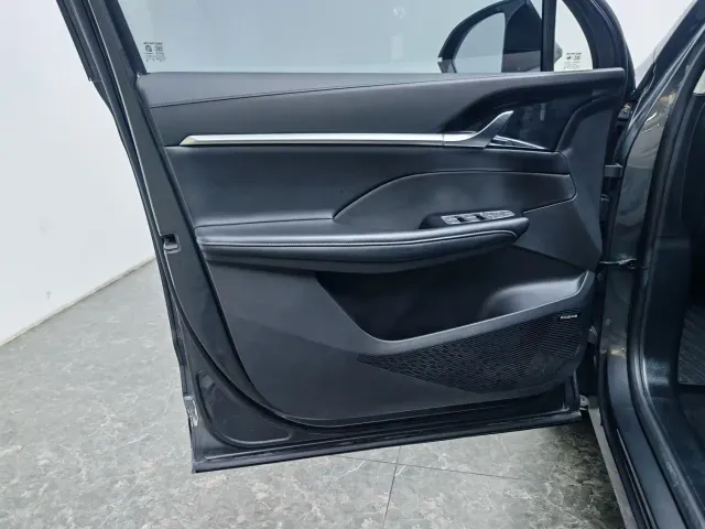 Roewe RX5 Max — Фото автомобиля 19