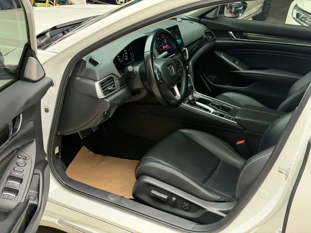 Honda Accord — Фото автомобиля 3